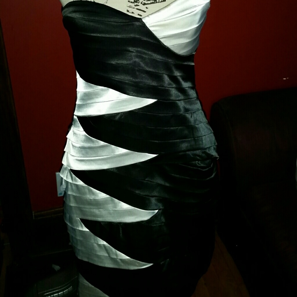 Venus silver & black strapless dress